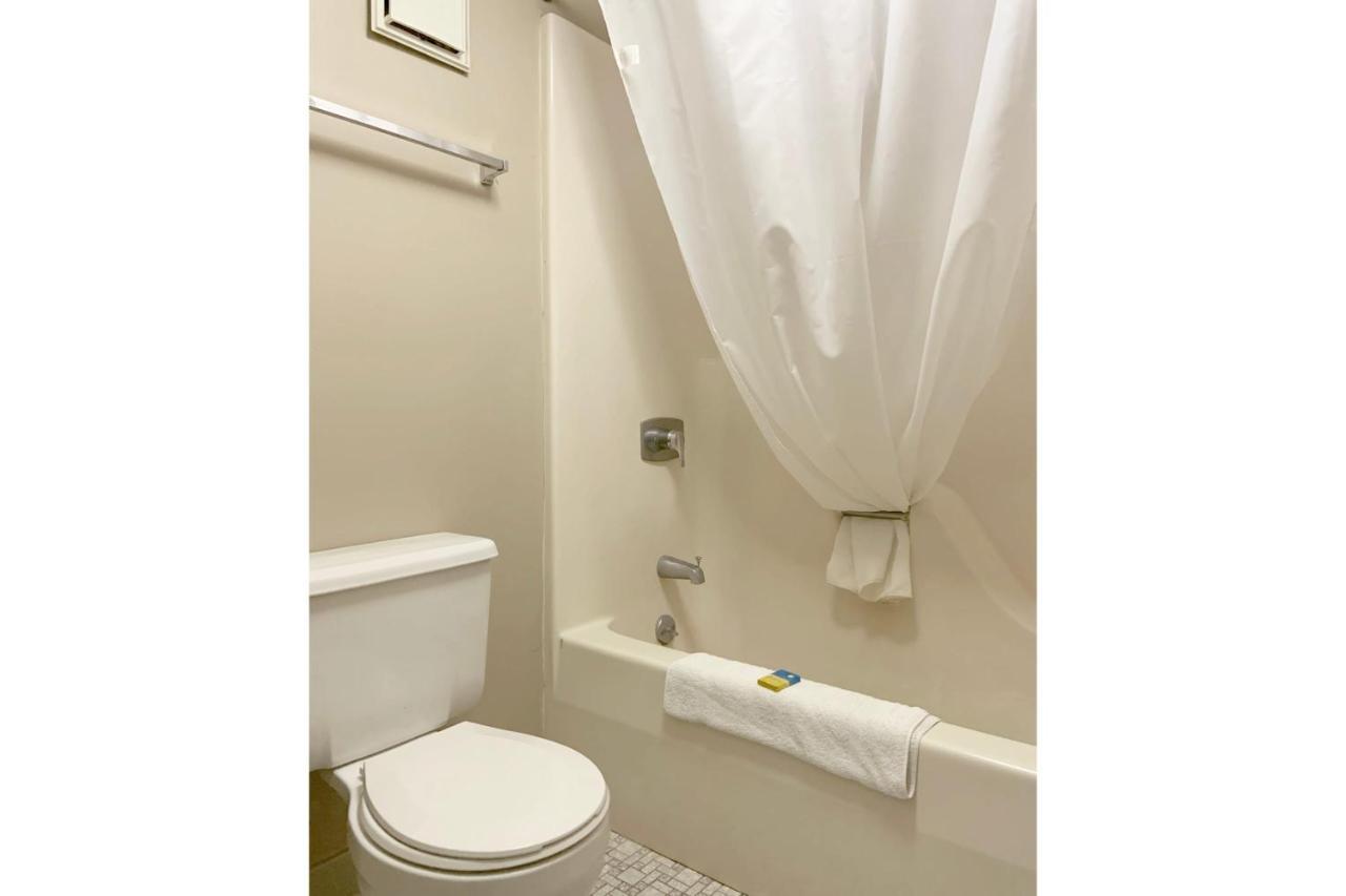 Paris Inn And Suites Bagian luar foto