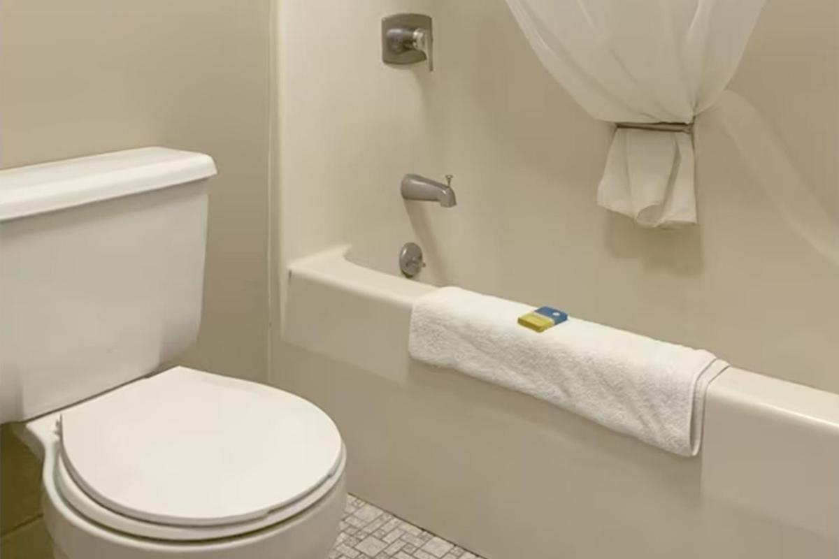 Paris Inn And Suites Bagian luar foto