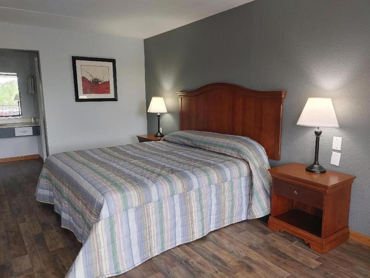 Paris Inn And Suites Bagian luar foto